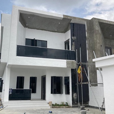 4 BEDROOMS SEMI-DETACHED HOUSE