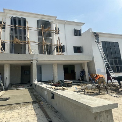5 bedroom semi detached house with a room boy's quarter