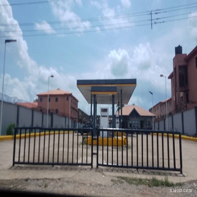 FUNCTIONAL PETROL FILLING STATION