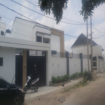 5 BEDROOM DETACHED HOUSE.